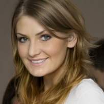 Джулия Николь