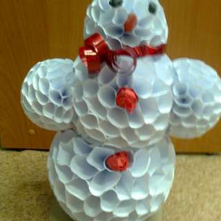 Снеговик из конусов