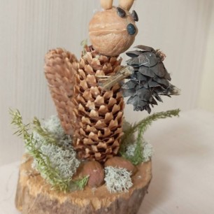 Белочка с орешком