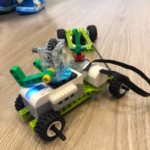 Машина с прицепом