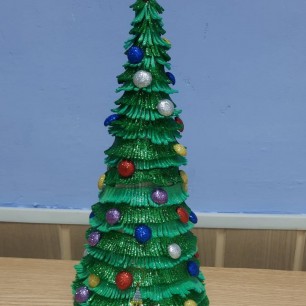 Елка наряжается, праздник приближается!