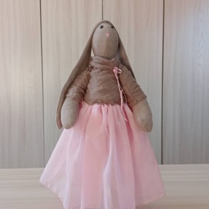 Зайка в розовом