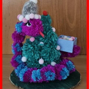 "Змейка украшает ёлку"