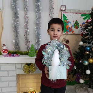 Белка в дупле