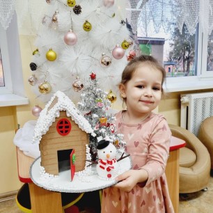 Домик в зимнем лесу