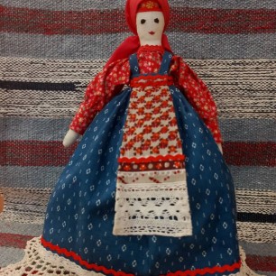 Сувенирная кукла в русском костюме