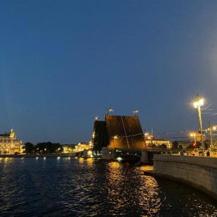 Ночная прогулка в Петербурге