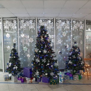 Новогоднее оформление фойе МАУ ДО "СЮТ"