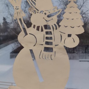 Снеговик украсил класс!