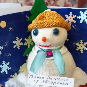 Веселый снеговик