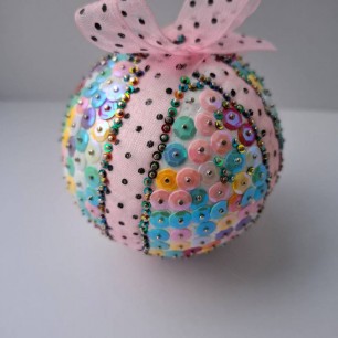 Новогодняя игрушка "Красавица"