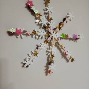 Весёлая снежинка