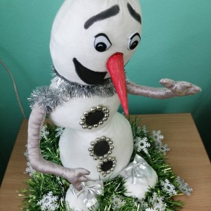 Веселый снеговик