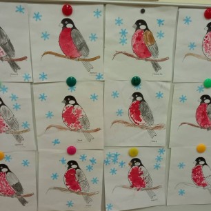 Снегирь на ветке