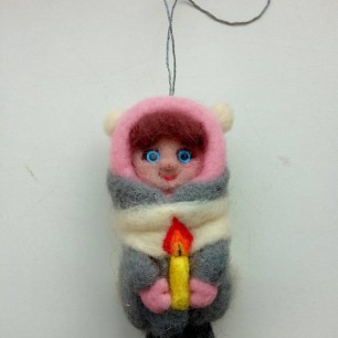 Елочная игрушка "Малышка со свечой"