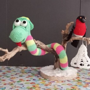 Змей на ветке