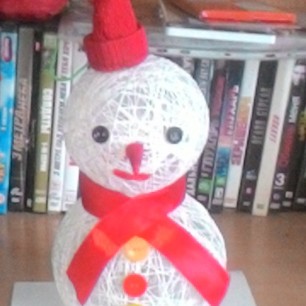 Веселый снеговичок