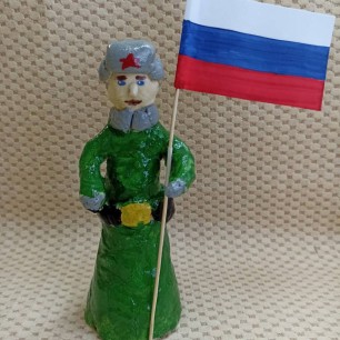 Солдат с флагом