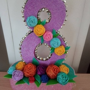 "С праздником вас, женщины!"