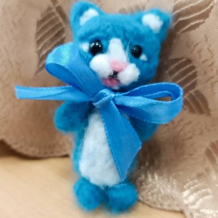 Котенок с бантом