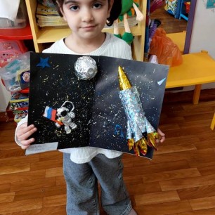 Ракета в космосе