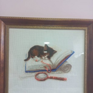 Вышивка крестиком "Котёнок на книжке"