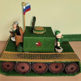 "Несокрушимая и легендарная военная техника"