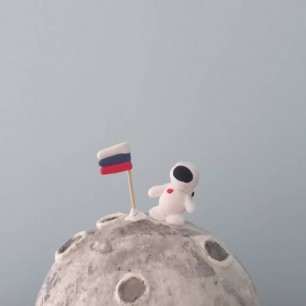 "Космонавт на луне"