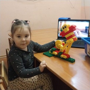 Танцующий робот