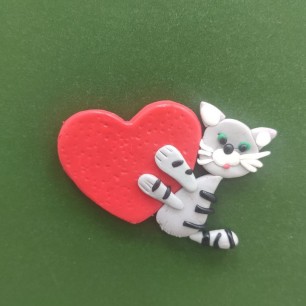 Котик с сердечком