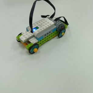 Автомобиль с датчиком движения