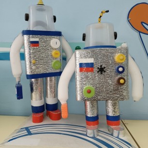 Космонавты