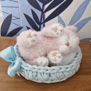 Спящий котенок.