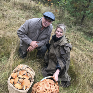 Мама с дедом по грибы!
