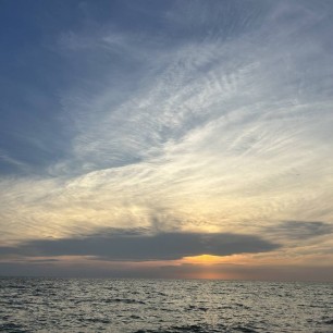 Море волнуется раз