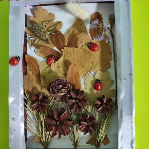 "Осень на опушке краски разводила, по листве тихонько кистью проводила.!"