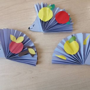 Семья ёжиков