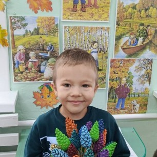Осенний букет из шишек