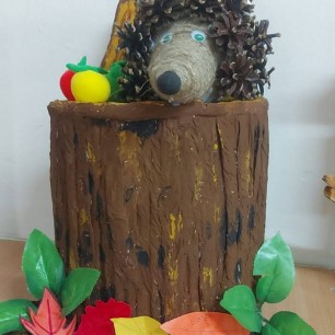 Ёжик на пеньке