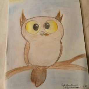 Сова на ветке теплой осенью .