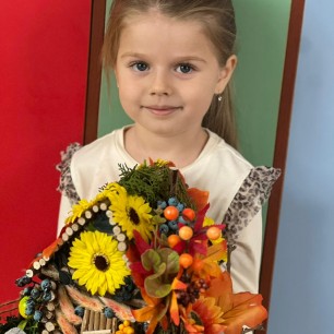 Дом в осеннем лесу