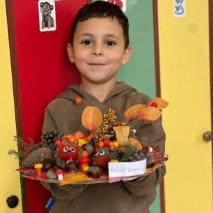 В осеннем лесу.