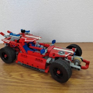 Гоночный автомобиль