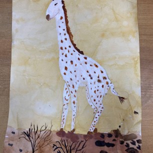 Жираф на мятой бумаге