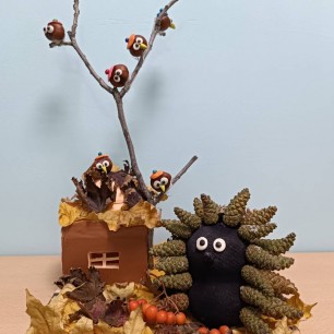 В осеннем лесу у ёжика