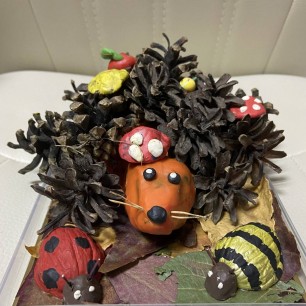 Композиция "Ежик в осеннем лесу"