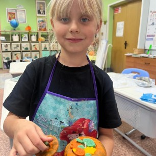 Свеча из воска в горшочке из гипсовой пасты