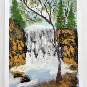 Водопад в осеннем лесу