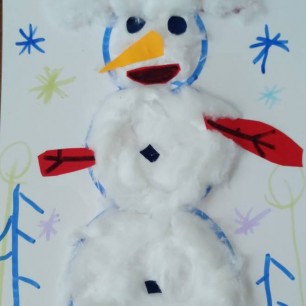 Аппликация "Снеговик в красной шапке"