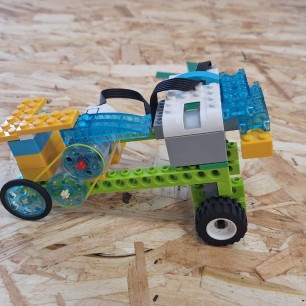 Старинная гоночная машина